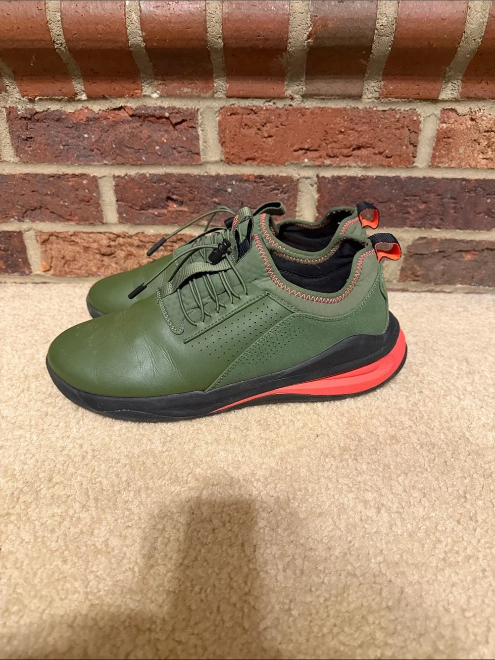 Clove refined insole secure
